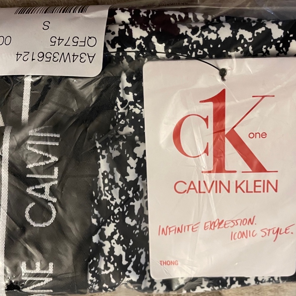 Calvin Klein Soft Thong Panties - 2 pairs - Picture 10 of 14
